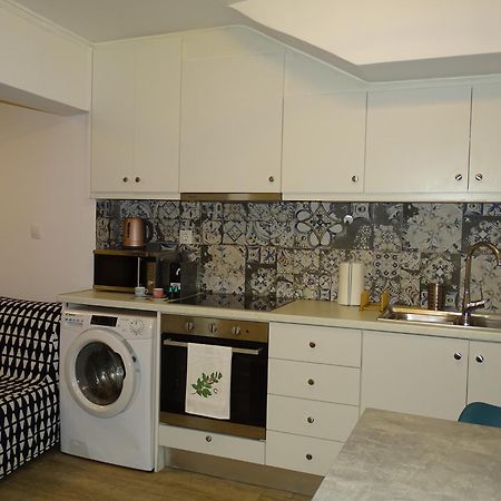 Stylish, Comfortable, Basement Loft-Like Apartment With Amenities Atenas Exterior foto