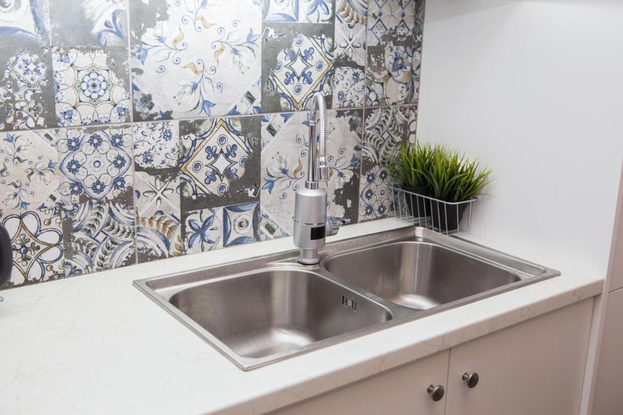 Stylish, Comfortable, Basement Loft-Like Apartment With Amenities Atenas Exterior foto