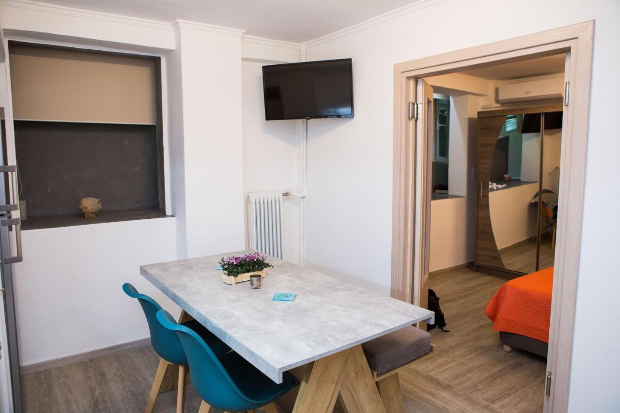 Stylish, Comfortable, Basement Loft-Like Apartment With Amenities Atenas Exterior foto
