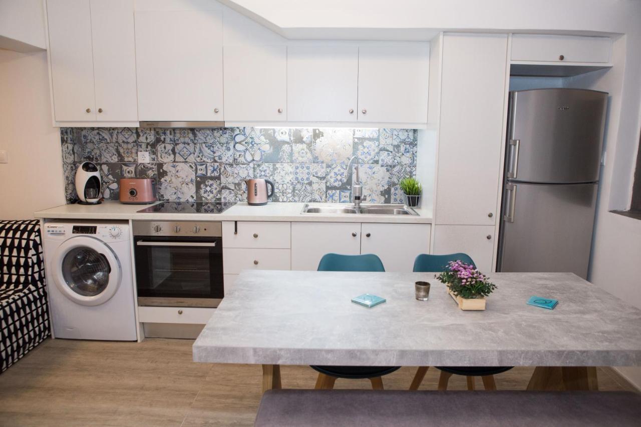 Stylish, Comfortable, Basement Loft-Like Apartment With Amenities Atenas Exterior foto