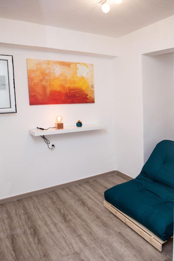 Stylish, Comfortable, Basement Loft-Like Apartment With Amenities Atenas Exterior foto