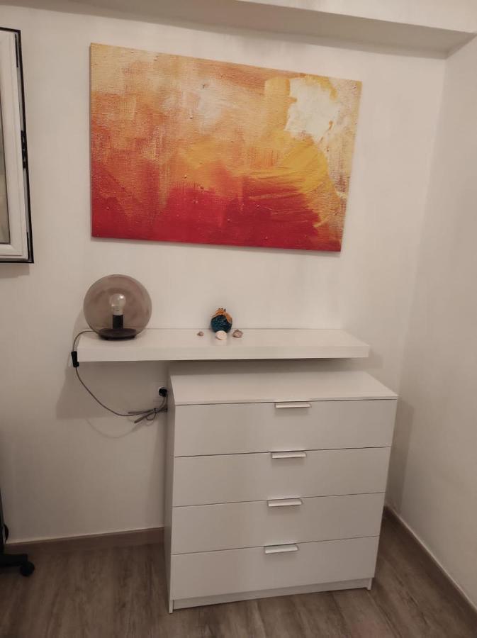 Stylish, Comfortable, Basement Loft-Like Apartment With Amenities Atenas Exterior foto
