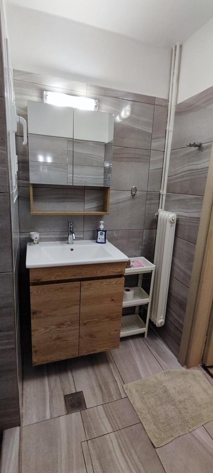 Stylish, Comfortable, Basement Loft-Like Apartment With Amenities Atenas Exterior foto